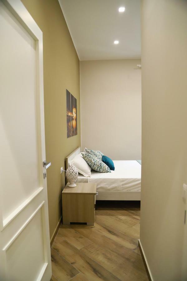 Ferienwohnung Domus Cordis Napoli Exterior foto